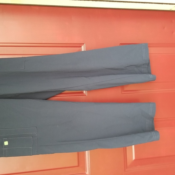 Carhartt 2 piece scrub set. - Picture 6 of 11